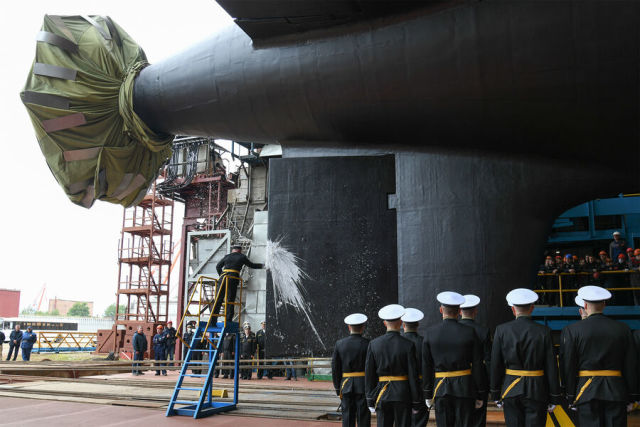 Спуск на воду атомной подводной лодки проекта 885М "Красноярск" в Северодвинске, 2021 год