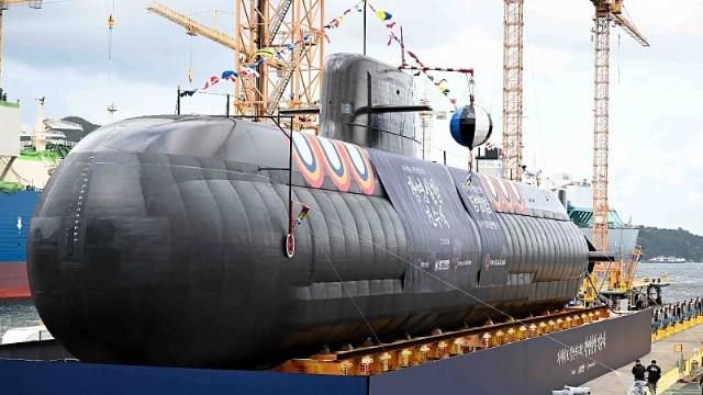 Спуск на воду подлодки "Чан Ён Силь", Южная Корея