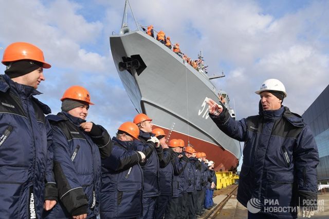 Спуск на воду малого ракетного корабля проекта "Буря" в Санкт-Петербурге