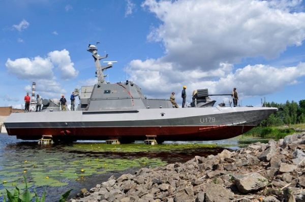 Спуск на воду третьего по счету предназначенного для ВМС Украины малого бронированного артиллерийского катера проекта 58155 (шифр "Гюрза-М") с заводск