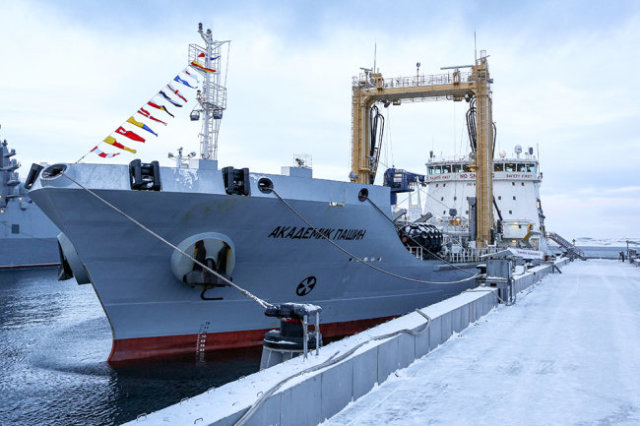 Средний морской танкер-снабженец "Академик Пашин" проекта 23130.