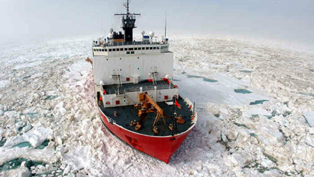 США отправляют в Арктику ледокол
