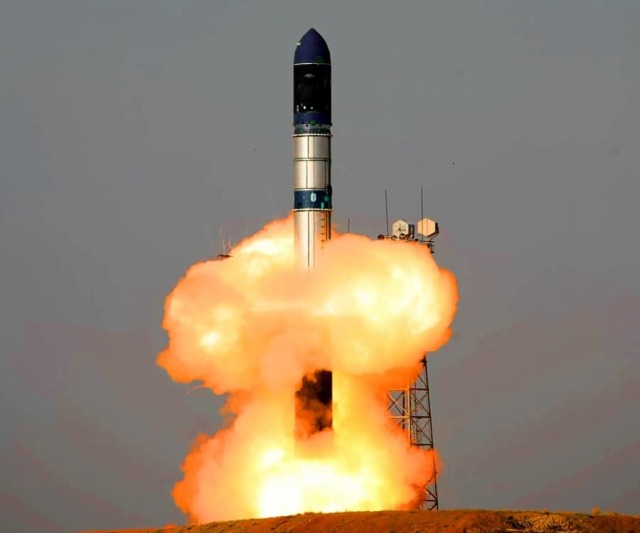 Старт тяжелой баллистической ракеты Р-36М2 (15А18М) в конверсионном варианте в качестве ракеты-носителя «Днепр». Фото: Flicr.com.