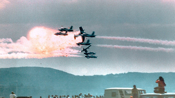 Столкновение самолетов пилотажной группы Frecce Tricolori на базе ВВС США Рамштайн в ФРГ. 28 августа 1988
