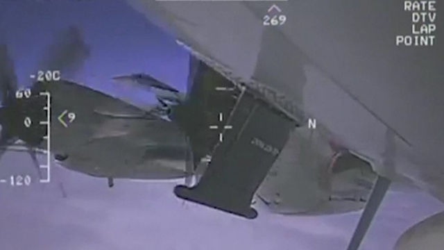 Стоп-кадр видео перехвата американского самолета-разведчика EP-3. Архивное фото
