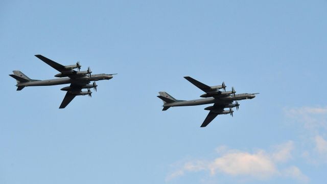 Стратегические бомбардировщики-ракетоносцы Ту-95МС Военно-космических сил России