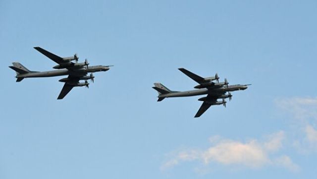 Стратегические бомбардировщики-ракетоносцы Ту-95МС Военно-космических сил России