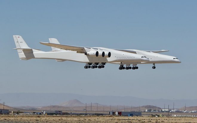 The largest aircraft in the world Roc set a personal altitude record ...