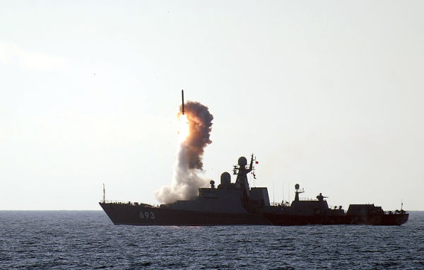 Стрельба высокоточным оружием из ракетного комплекса "Калибр-НК"
