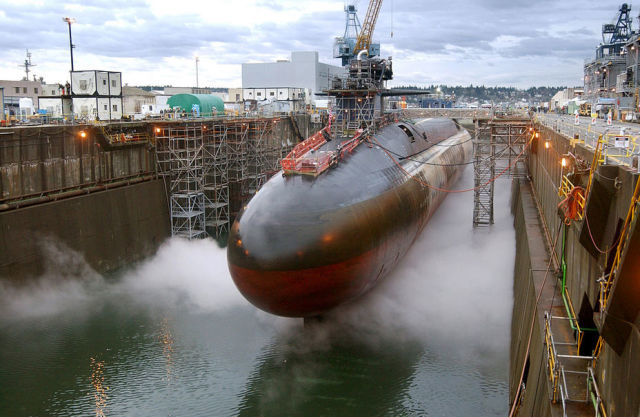 Субмарина USS Ohio на ремонте.