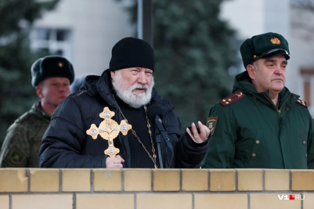 Священнослужитель напомнил солдатам, что Бог - на нашей стороне Фото: Алексей Волхонский