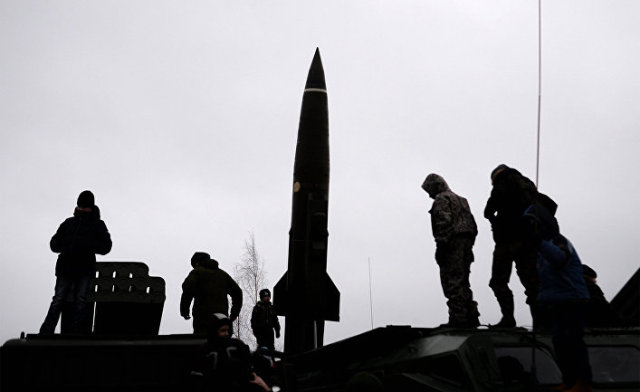 Тактический ракетный комплекс "Точка" на полигоне Луга в Ленинградской области