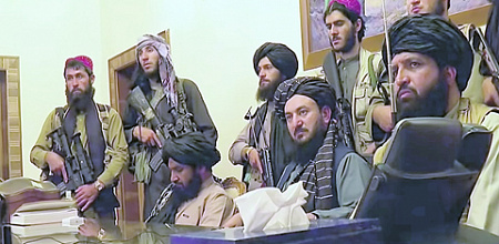 Талибам практически без боя удалось захватить президентский дворец. Кадр из видео телеканала Al Jazeera