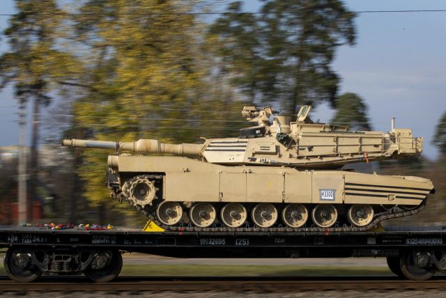 Танк Abrams во время транспортировки