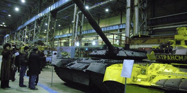 Танк Черный орел (Т-80) под заводской маркой объект 640 на Государственном унитарном предприятии Омский завод транспортного машиностроения
