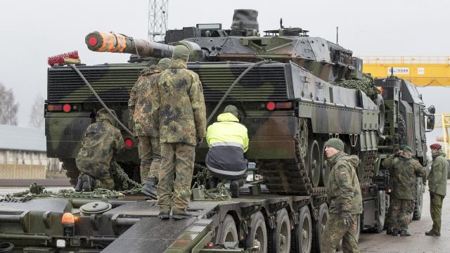 Танк Leopard 2 в Литве