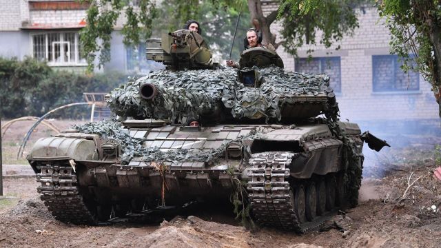 Танк Т-72 ВС РФ в Северодонецке
