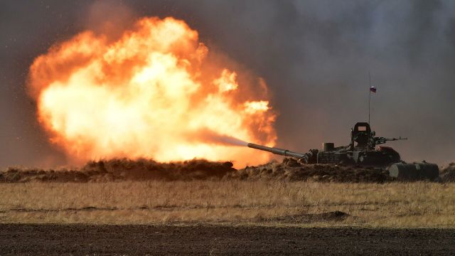 Танк Т-72Б3 на антитеррористических учениях стран-членов ШОС "Мирная миссия 2021" в Оренбургской области