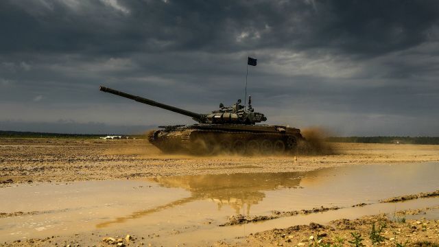Танк Т-72Б3 во время учений Таманской дивизии на одном из полигонов Западного военного округа в Подмосковье