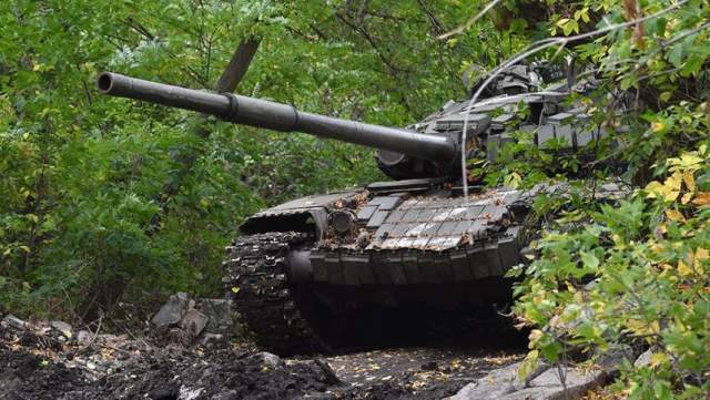 Танк Т-72Б3 ВС РФ на боевой позиции