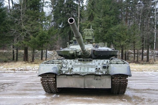 Танк Т-80 с комплексом активной защиты «Арена»