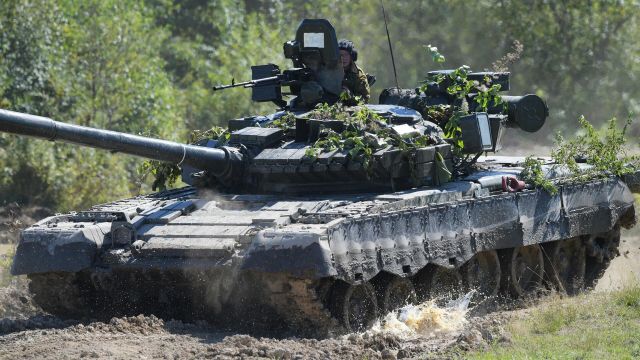 Танк Т-80 в ходе стратегических командно-штабных учений "Восток-2022"