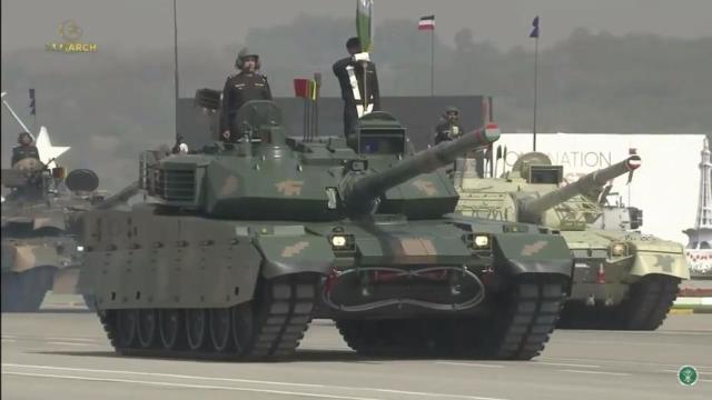 Танк VT4 на военном параде в Пакистане