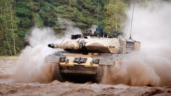 Танк Leopard 2 в камуфляжной системе Barracuda.