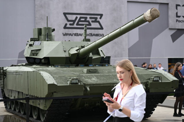 Танк Т-14 "Армата" на Международном военно-техническом форуме "АРМИЯ-2023" в Конгрессно-выставочном центре "Патриот", 14 августа 2023 года