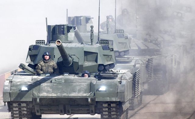 Танк Т-14 "Армата" во время репетиции Парада Победы на военном полигоне "Алабино" в Московской области
