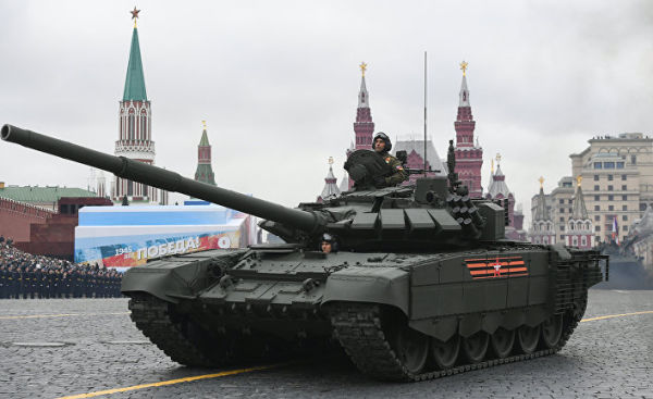 Танк Т-72Б3 на военном параде