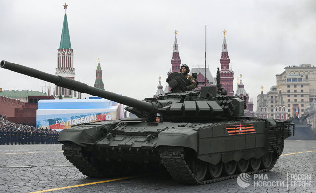Танк Т-72Б3 на военном параде, посвященном 72-й годовщине Победы в Великой Отечественной войне 1941-1945 годов