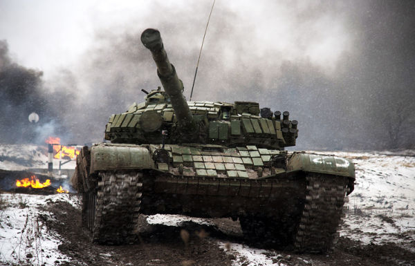 Танк Т-72Б3 обшит кирпичиками динамической брони