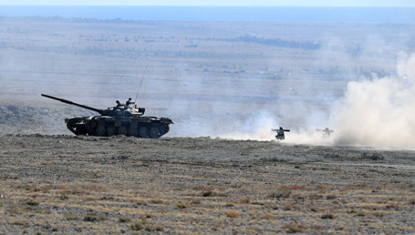 Танк Т-80 во время совместных учений стран ОДКБ. Архивное фото