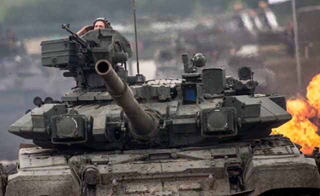Танк Т-90 в демонстрационной программе в рамках форума "ТВМ-2014"