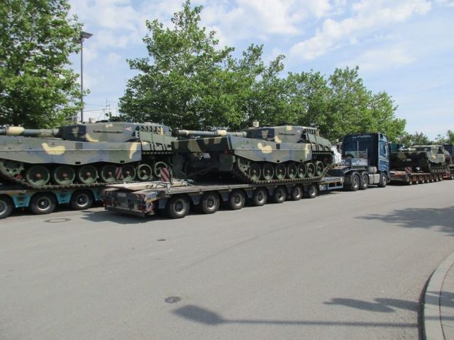 Танки Leopard 2A4 на пути из Германии в Венгрию