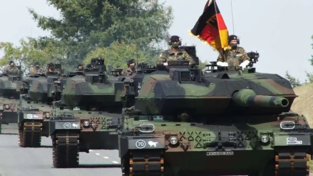 Танки Leopard 2A6 из состава 363-го танкового батальона 7-й танковой бригады 10-й танковой дивизии германской армии. Хардхайм, 03.09.2020