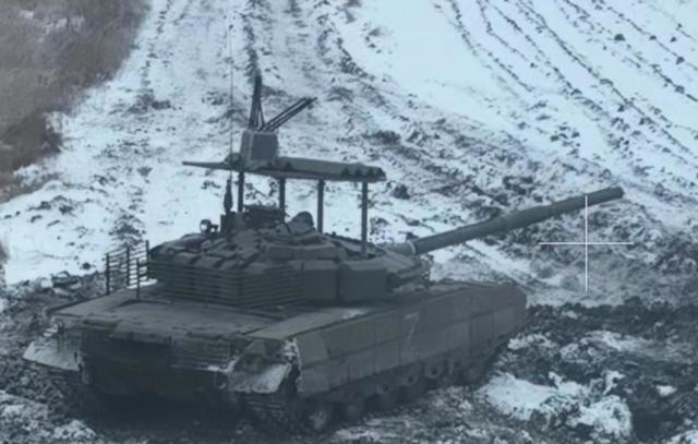 Т-80БВМ с установленным на него комплексом "Сания"