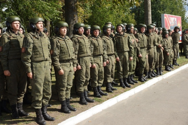 Танковые экипажи Кантемировской дивизии в экипировке «Ковбой»