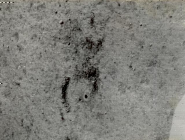 Телеснимок с изображением места работы бура на лунной поверхности, переданный с борта станции «Луна-20»; февраль 1972 года. НПО имени С.А. Лавочкина