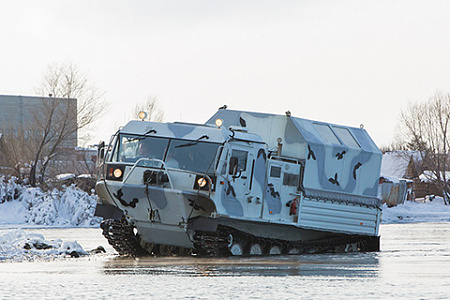 ТМ-140 с легкостью преодолевает водные преграды. Фото пресс-службы АО НПО «Высокоточные комплексы"