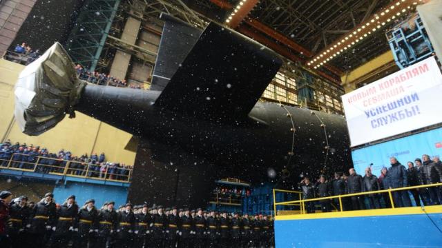 Торжественная церемония спуска на воду атомного подводного крейсера «Казань»
