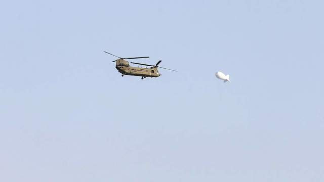Транспортный вертолет ВВС США в небе над Кабулом