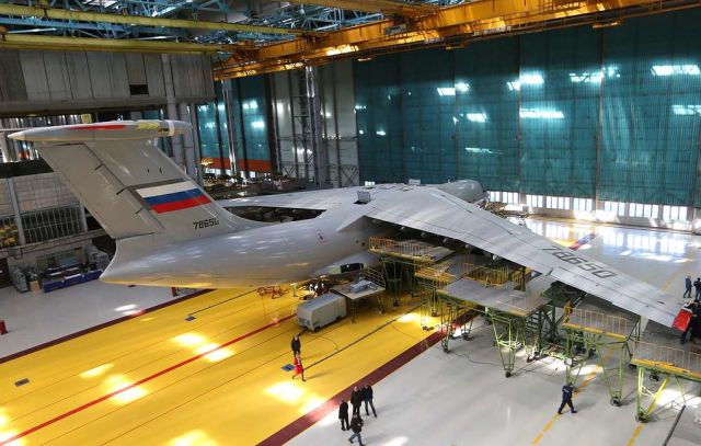 Транспортный самолет Ил-76МД-90А на авиастроительном заводе "Авиастар-СП"