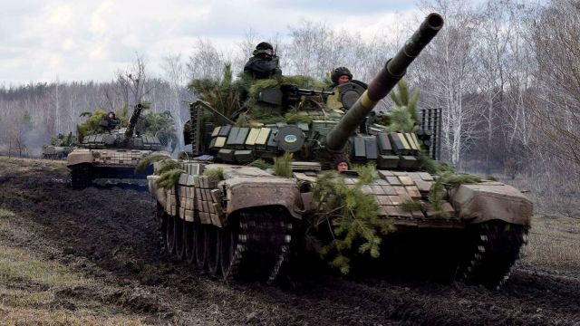 Тренировка танковых резервов вооруженных сил Украины в Луганской области