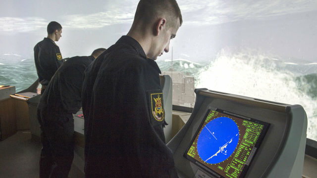 Тренировки корабельного боевого расчета МРК "Ураган" в Санкт-Петербурге