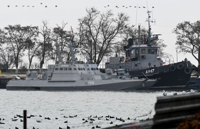 Три захваченных украинских судна в российском порту Керчь, 25 ноября 2018
