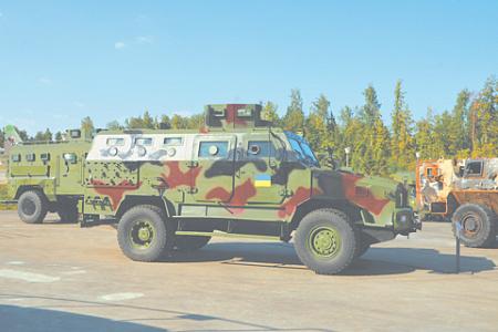 Трофейный бронеавтомобиль «Козак-2» украинского производства на выставке «Армия-2023» в Кубинке. Фото Владимира Карнозова