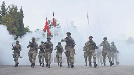 Турецкие солдаты готовятся истреблять террористов и мятежников в любой части мира. Фото с сайта www.msb.gov.tr