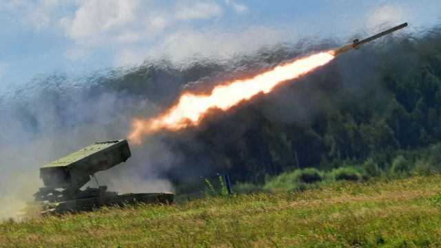 Тяжелая огнеметная система залпового огня на базе танка Т-72 ТОС-1 "Буратино" на форуме "Армия-2018". 22 августа 2018